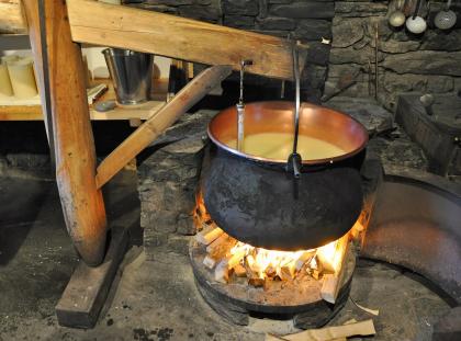 Käse-Kessi auf dem Holzfeuer